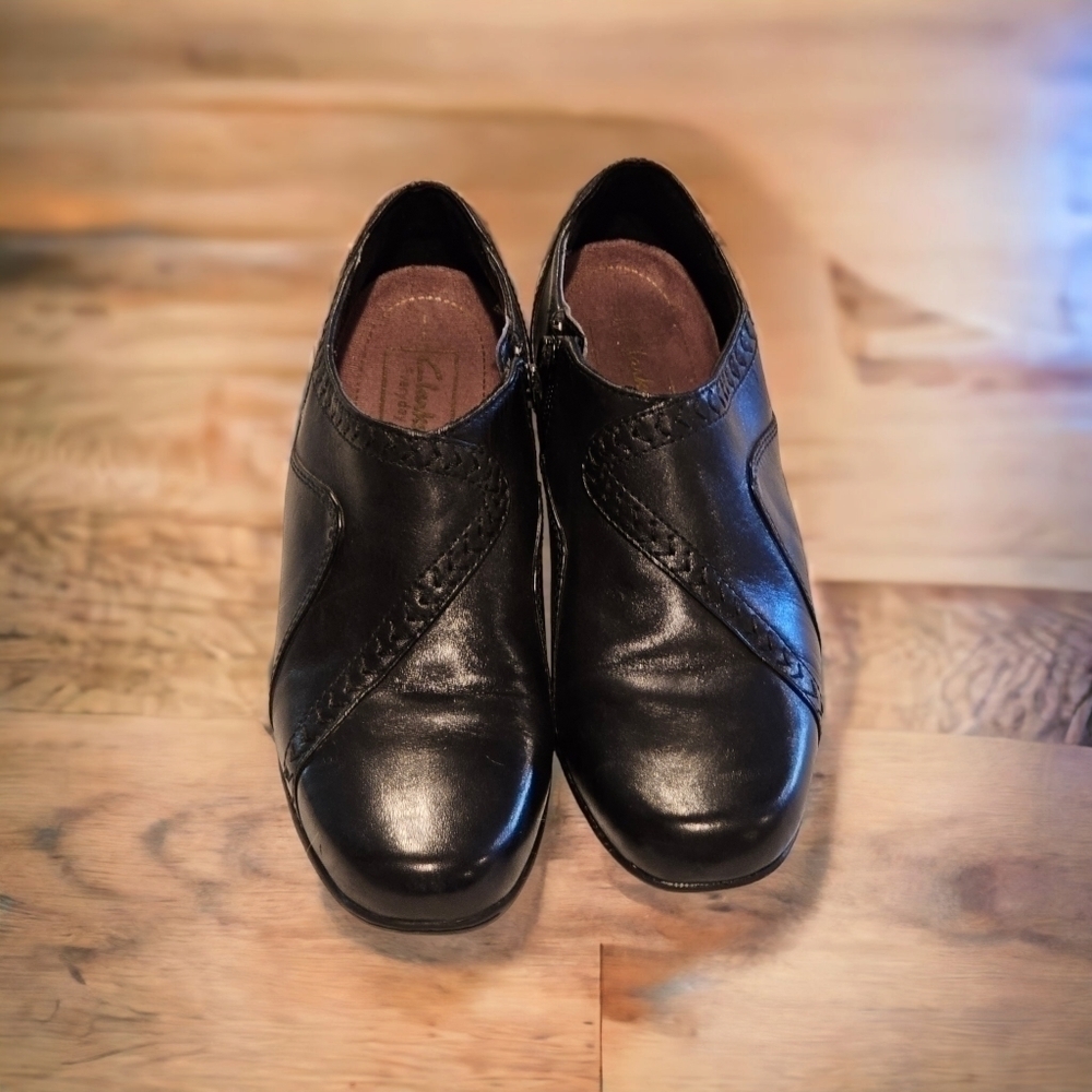 Clarks Everyday black leather booties sz 8N - Picture 2 of 8
